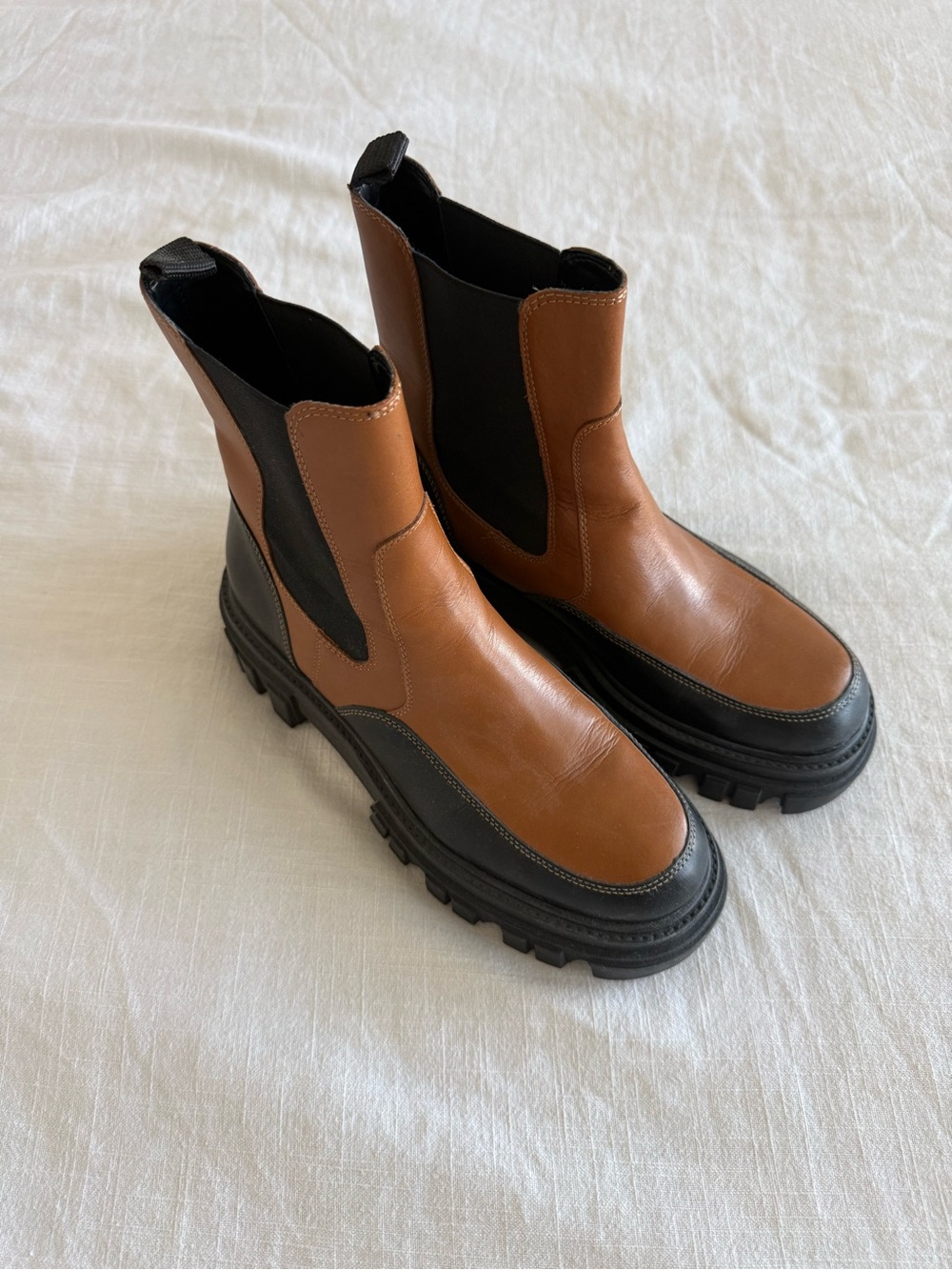 MARC FISHER LTD Two Toned Leather Chelsea Boots